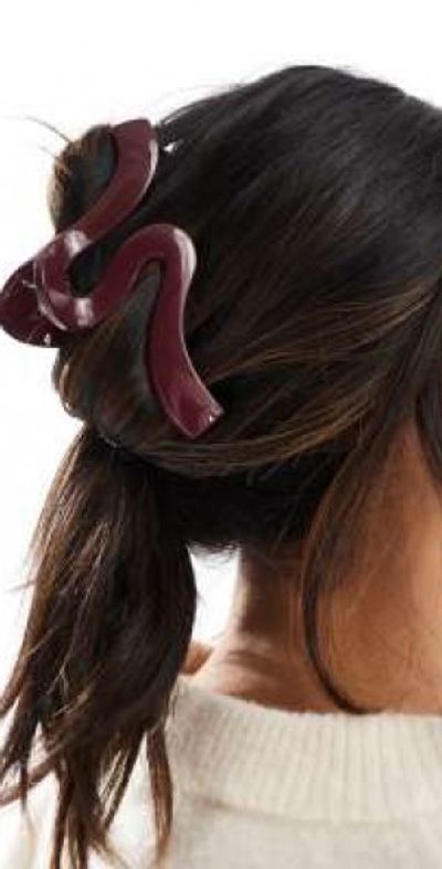 ASOS DESIGN ASOS DESIGN XL hair claw with wave detail in burgundy-Red