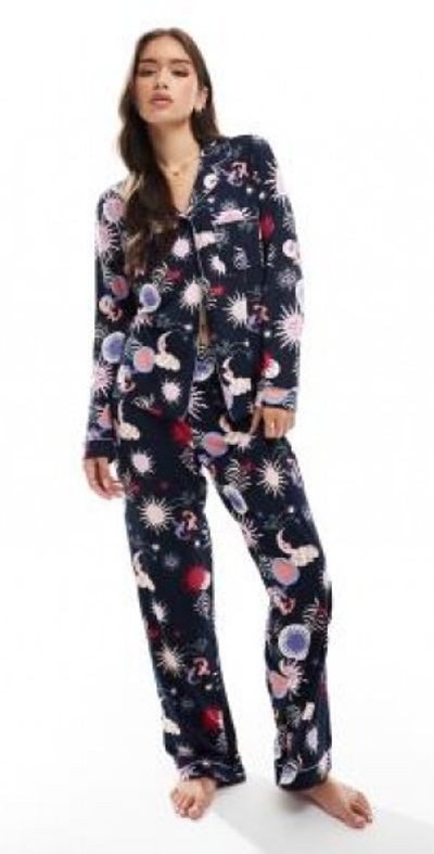 Chelsea Peers Chelsea Peers poly long sleeve revere and pants pajama set in sun print-Multi