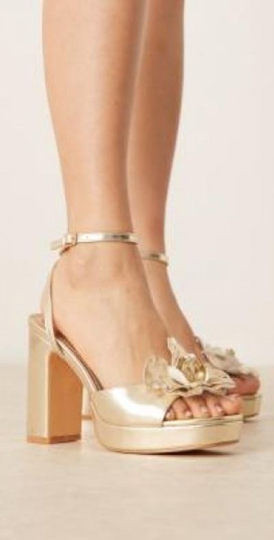 Glamorous Glamorous platform heeled sandals with flower in gold