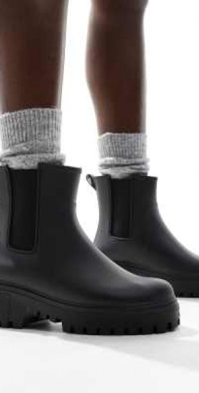 London Rebel Phoebe chunky chelsea boots in black
