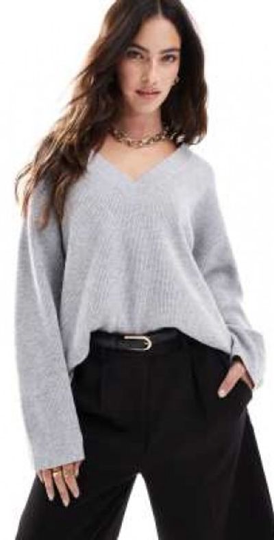 Stradivarius Stradivarius soft touch V-neck sweater in gray