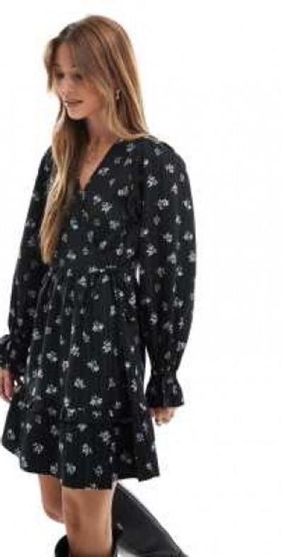 Wednesday's Girl Wednesday's Girl ditsy floral v-neck textured mini dress in black