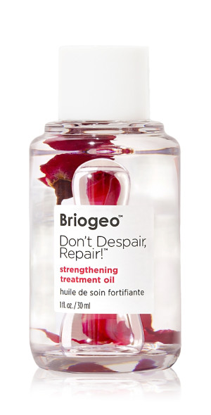 Lush Briogeo Strengthening Treatment Oil Scene in 4K Lush Briogeo Strengthening Treatment Oil Scene in 4K