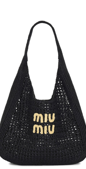 Diamond Pattern Crochet Hobo Bag with Leather Strap: BLACK