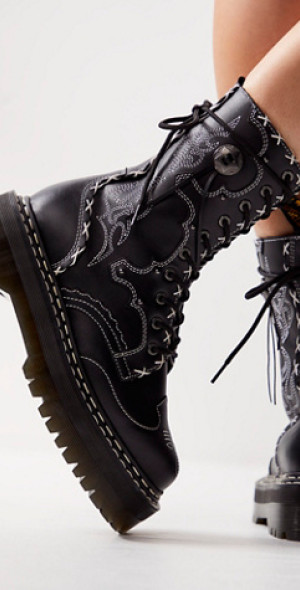 アシッドなdr.martin Junya Watanabe: Women's Dr Martens Studded 1460 Boots (Black