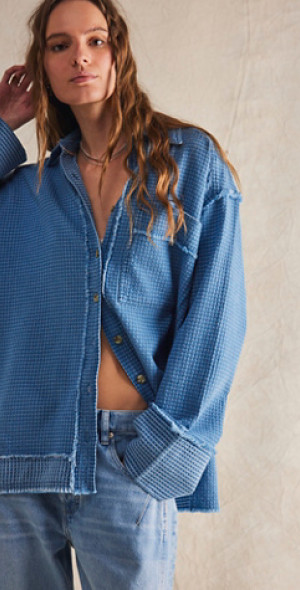 Free People T-SHIRT FREE PEOPLE WONDERFUL en Blue Combo | REVOLVE