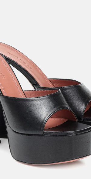 【関税込み】Amina Muaddi ブラウン Dalida ヒールサンダル Amina Muaddi Dalida Heeled Sandals In Latte - 60% Off