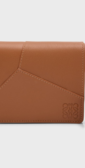 LOEWE ジップパース CEM1CWZX01_6036_1F.jpg?sw=512&