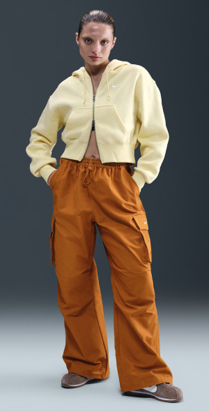 Nike - Women's Sportswear Mid-Rise Oversized Woven Cargo Pants in
