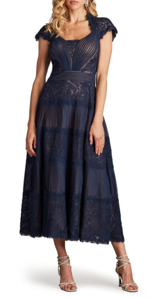 Robe Longue Tadashi Shoji - Taille 10 - Bleu Marine/nude - Dentelle - Manches 3/4 - Neuf Avec étiquettes