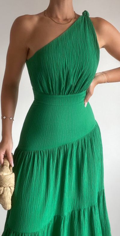 Showpo - Celestia Midi Dress - Tiered One Shoulder Dress in Green Showpo - Celestia Midi Dress - Tiered One Shoulder Dress in Green