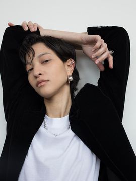 1064STUDIO Curvilinear Archives 24N Silver