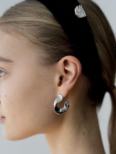 1064STUDIO The Body 02Earring