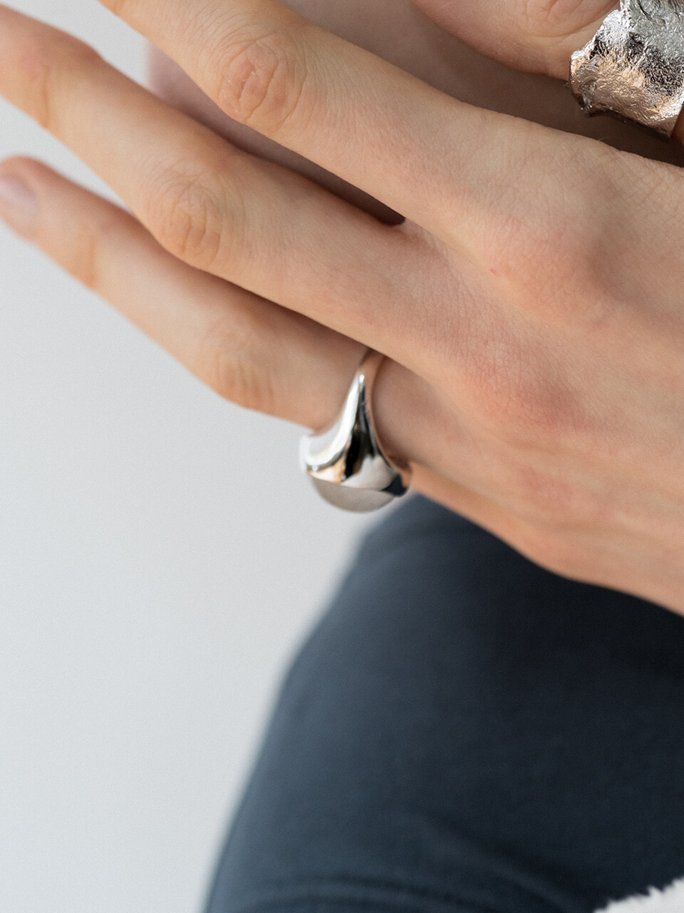 1064STUDIO The Body 26Ring