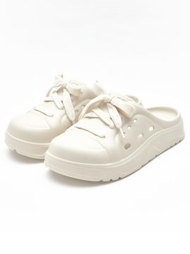 23.65 Quokka Tong Shoes