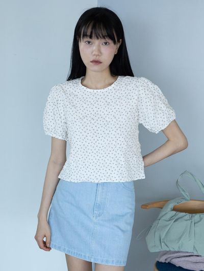 3.3 FIELDTRIP BLOOMING PUFF CROP BLOUSE
