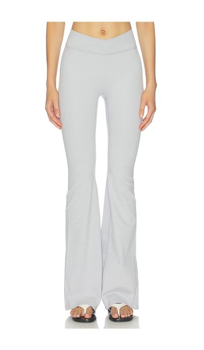 437 437 The V Flare Legging