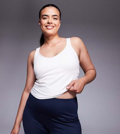 4505 4505 Curve smooth seamless v neck tank top with shelf bra in parchment-White