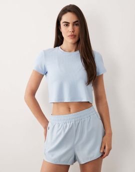 4505 4505 engineered performance waffle knit cropped running t-shirt with quick dry finish in ice blue