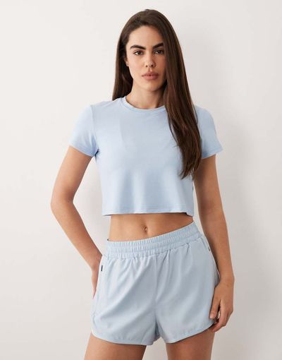4505 4505 engineered performance waffle knit cropped running t-shirt with quick dry finish in ice blue