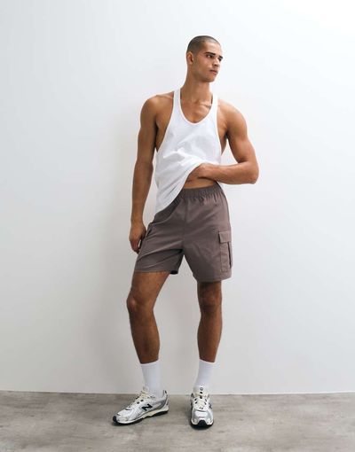 4505 4505 Icon 7 inch quick dry training cargo shorts with zip pockets in taupe brown