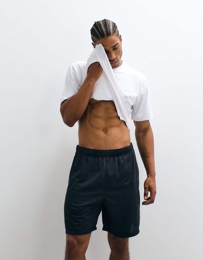 4505 4505 Icon quick dry mesh 7" training shorts with zip pockets in black