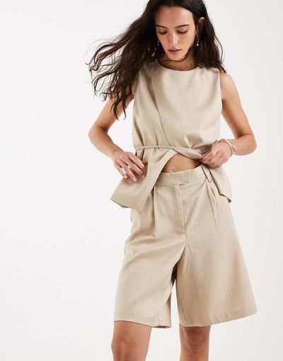 4th & Reckless 4th & Reckless tailored pleat front longline shorts in beige - part of a set-Gray