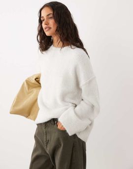 4th & Reckless 4th & Reckless wool blend fluffy drop shoulder sweater in cream-White