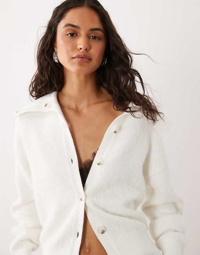 4th & Reckless 4th & Reckless wool feel fluffy knit foldover collar detail cardigan in cream-White