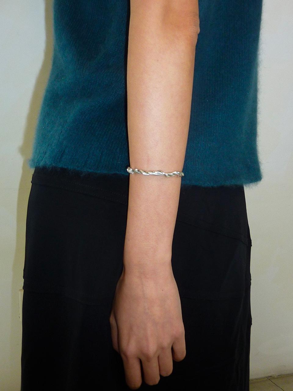 A BIT MOR Cable Link Bangle