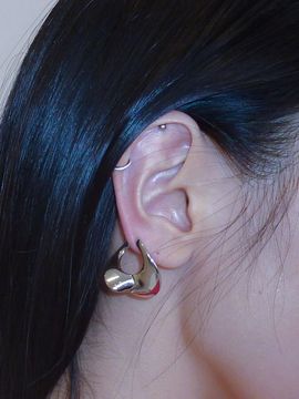 A BIT MOR HEART CLIP EARRINGS