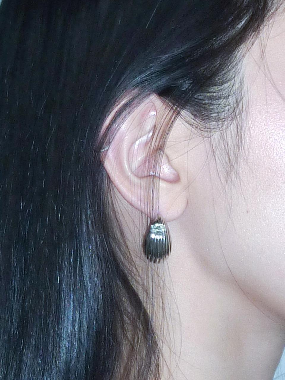 A BIT MOR Shell Earrings