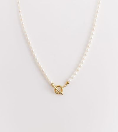 Abbott Lyon Abbott Lyon t-bar pearl necklace in 18k gold plated stainless steel