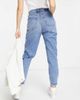 Abercrombie & Fitch Abercrombie & Fitch 80s ripped mom jeans in mid wash-Blue - 2