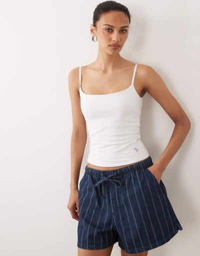 Abercrombie & Fitch Abercrombie & Fitch 90s cami top with built in bra in white