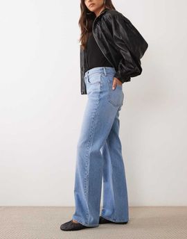 Abercrombie & Fitch Abercrombie & Fitch 90s relaxed straight leg jeans in light blue wash