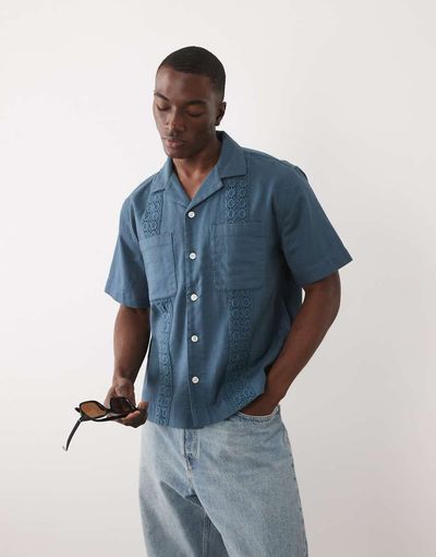 Abercrombie & Fitch Abercrombie & Fitch cotton/linen mix boxy short sleeve shirt in blue embroidery