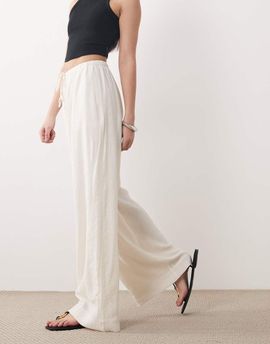 Abercrombie & Fitch Abercrombie & Fitch crinkle pull on pants in cream-White