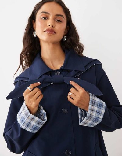 Abercrombie & Fitch Abercrombie & Fitch cropped A-line trench with plaid detail in navy