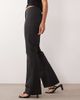 Abercrombie & Fitch Abercrombie & Fitch Curve Love high rise flared trouser in black - 2