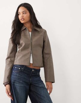 Abercrombie & Fitch Abercrombie & Fitch fitted 90s faux leather jacket in brown-Black