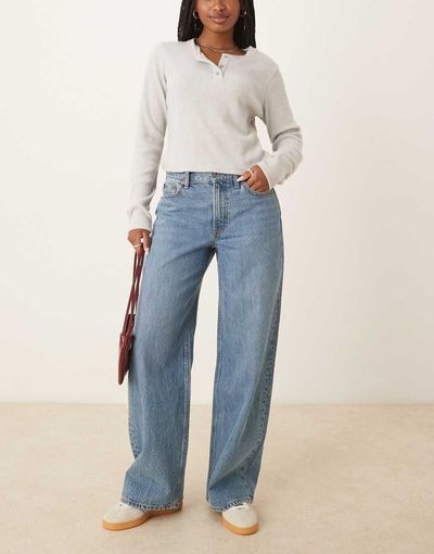 Abercrombie & Fitch Abercrombie & Fitch low rise loose jeans in light wash-Blue