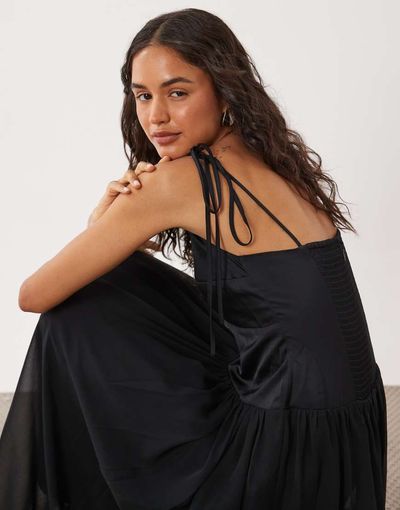Abercrombie & Fitch Abercrombie & Fitch plunge neck flowy maxi dress in black