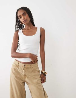 Abercrombie & Fitch Abercrombie & Fitch scoop neck tank top with built-in bra in white