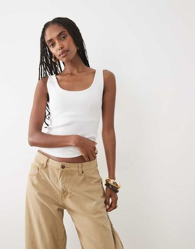 Abercrombie & Fitch Abercrombie & Fitch scoop neck tank top with built-in bra in white