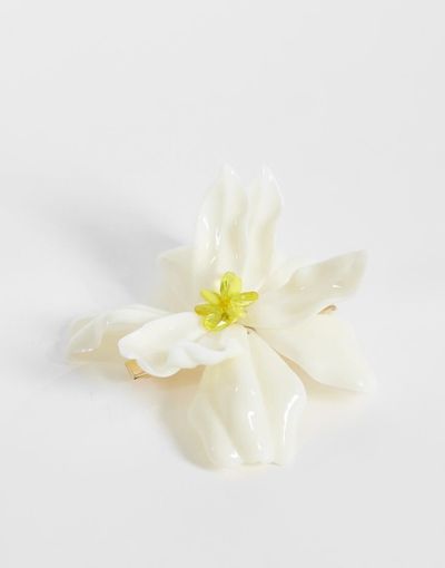 Accessorize Accessorize Aloha flower hair clip in cream-White