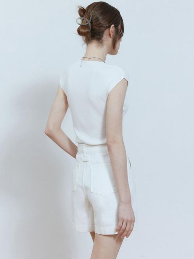 ADAUL Back label point pintuck half pants - white