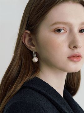ADAUL Bold Pearl Ring Earrings (2 Colors)