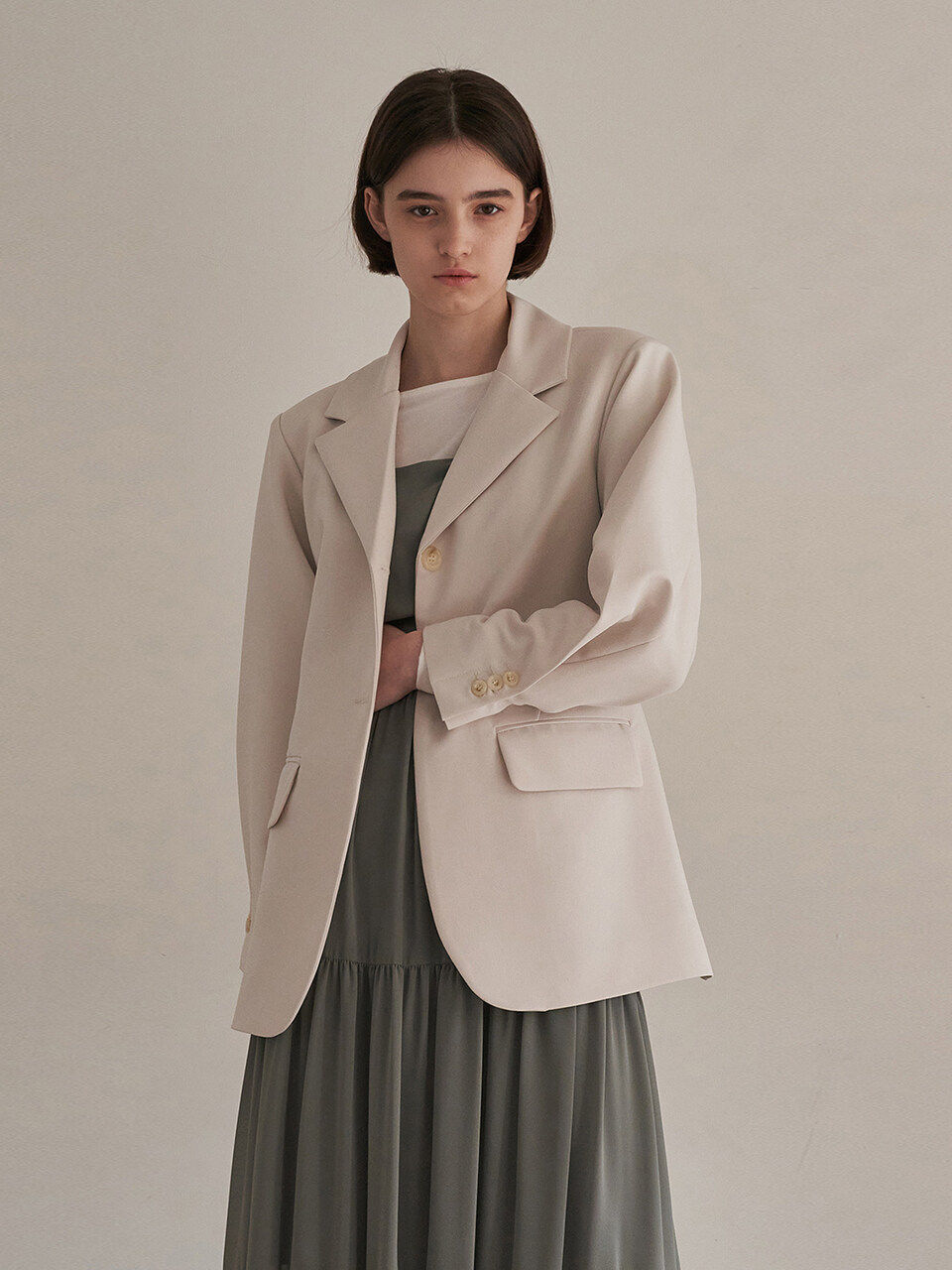 ADAUL Line Button Single Jacket (Cream)