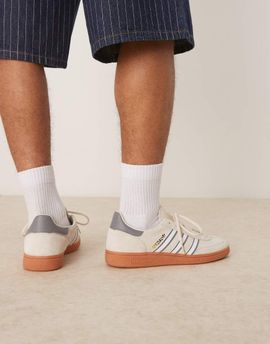 adidas Originals adidas Originals Handball Spezial sneakers in beige with gray detail-Neutral